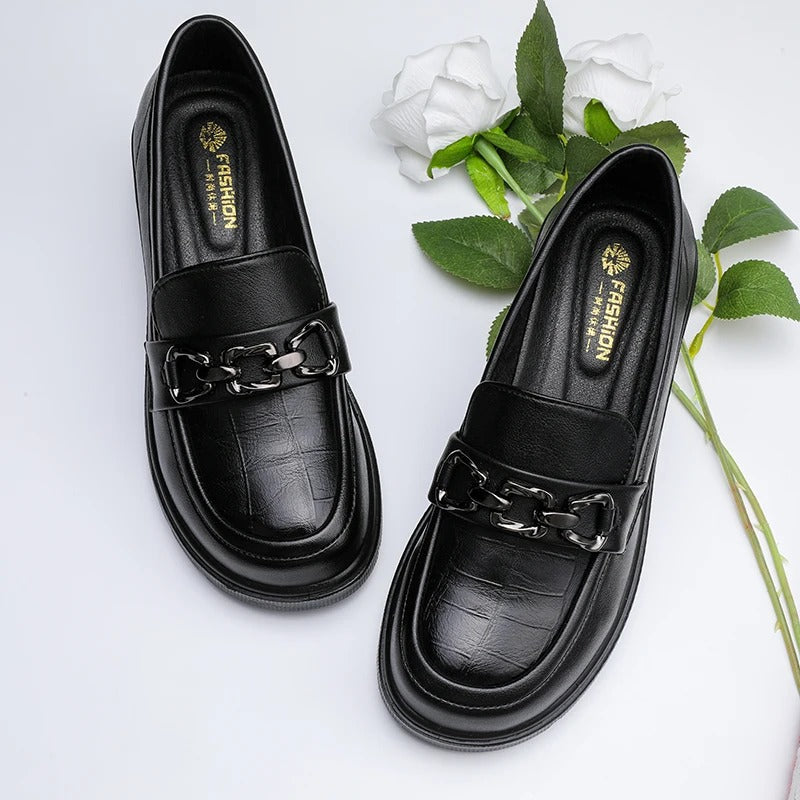 Loafers med blockklack och silverbeslag för dam, bild 4 av 8
