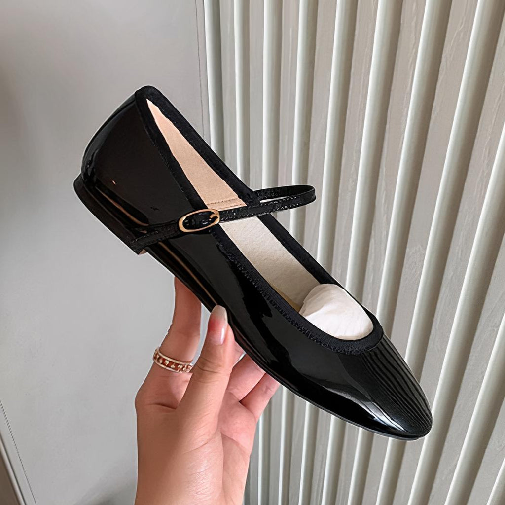 Lackade svarta loafers i ballerina-modell med rund tå
