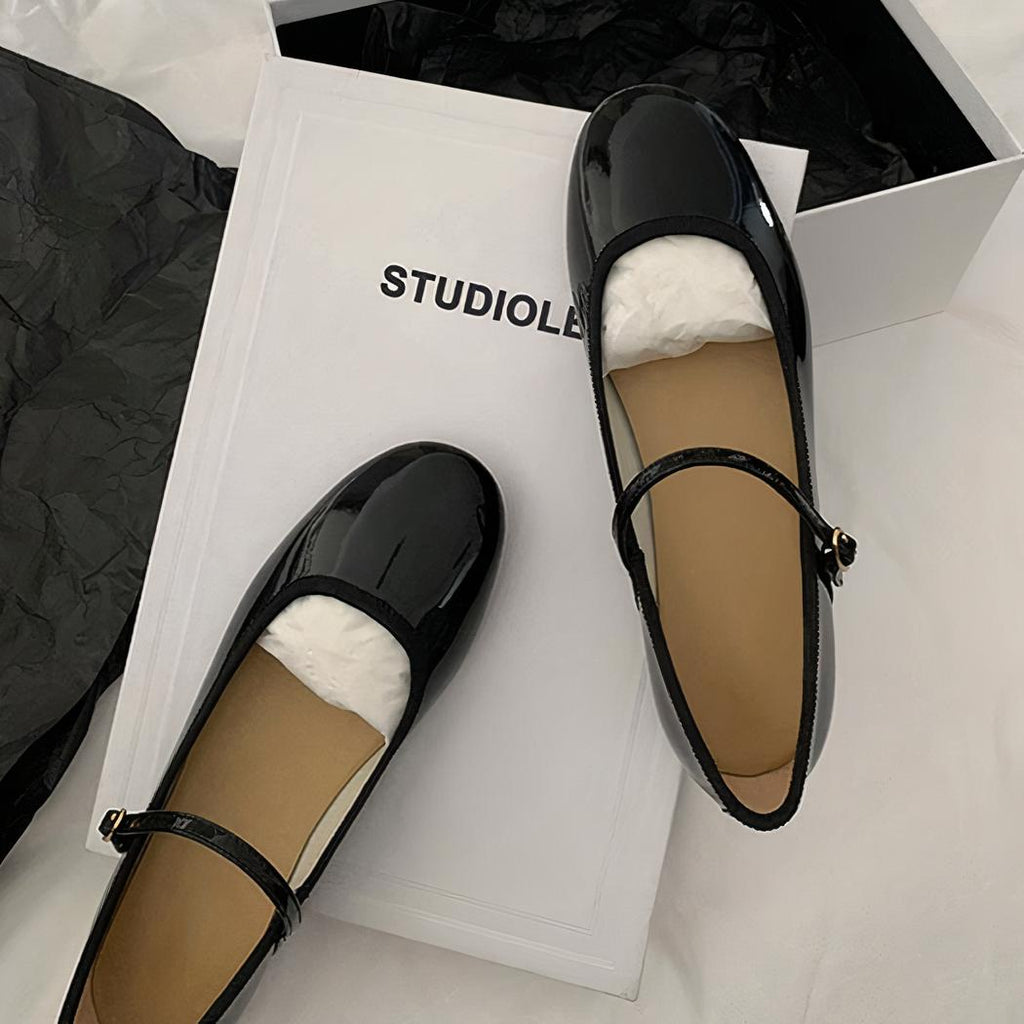 Lackade loafers i ballerina-modell med rund tå, bild 3 av 6