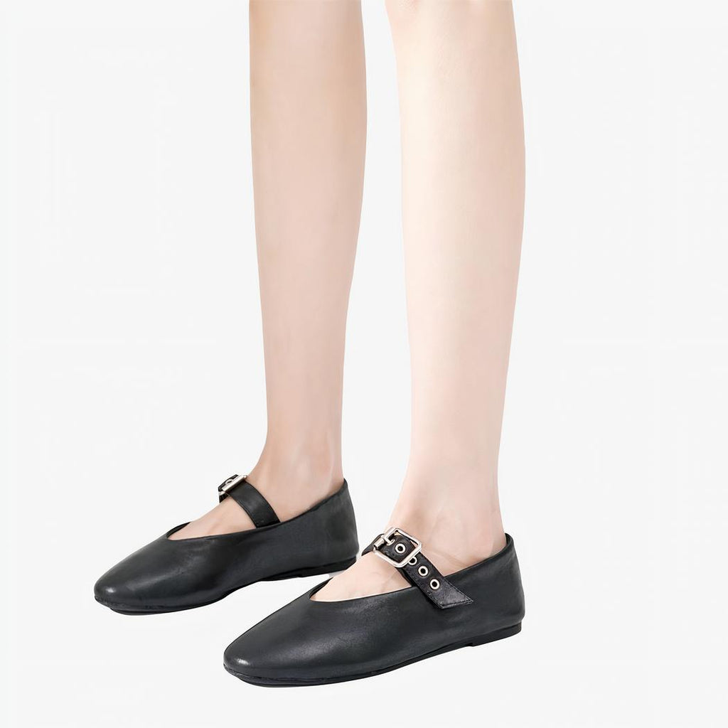 Svarta Mary Jane loafers i rockstil med ett justerbart spänne över vristen.