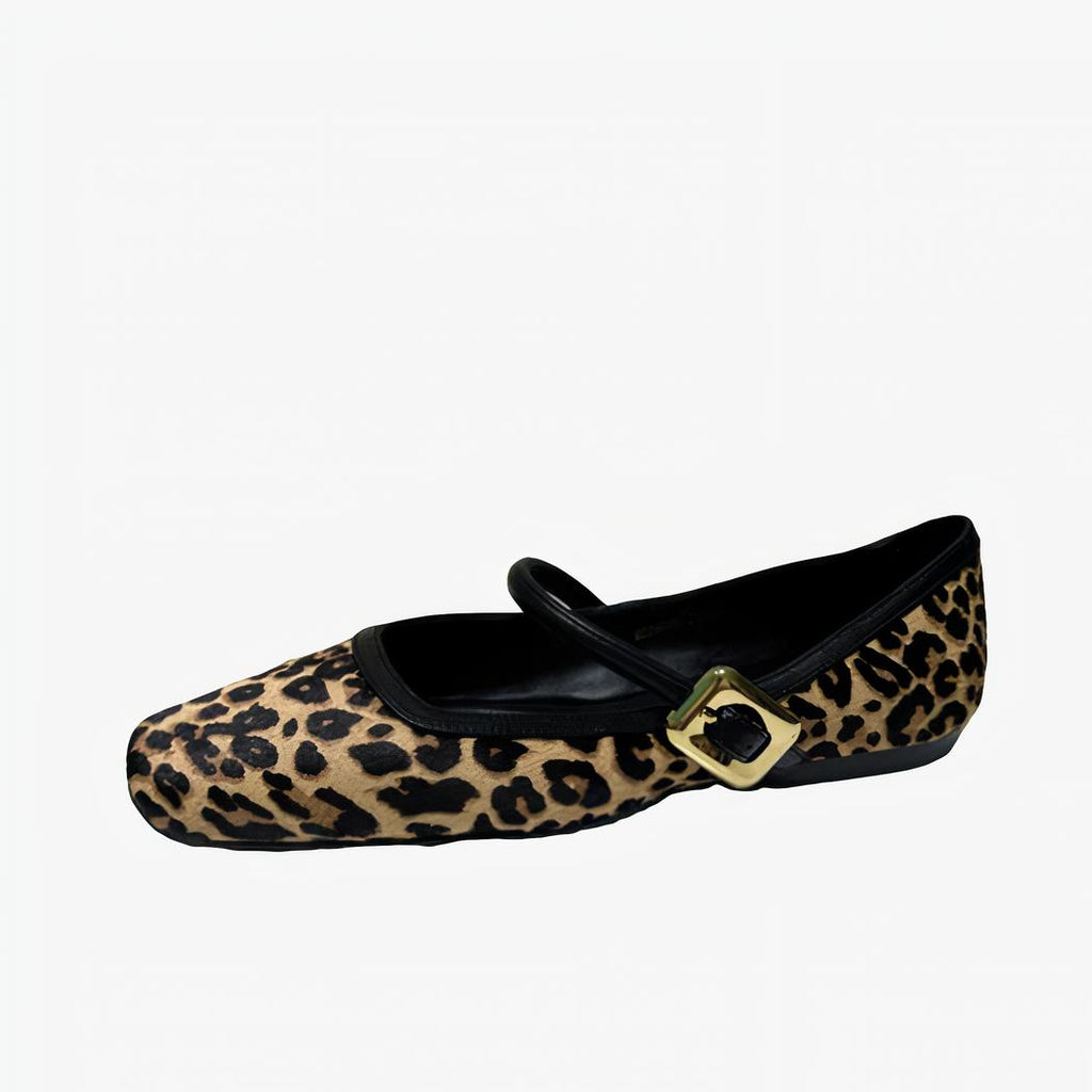 Ballerinaloafer med leopardmönster och gyllene spänne