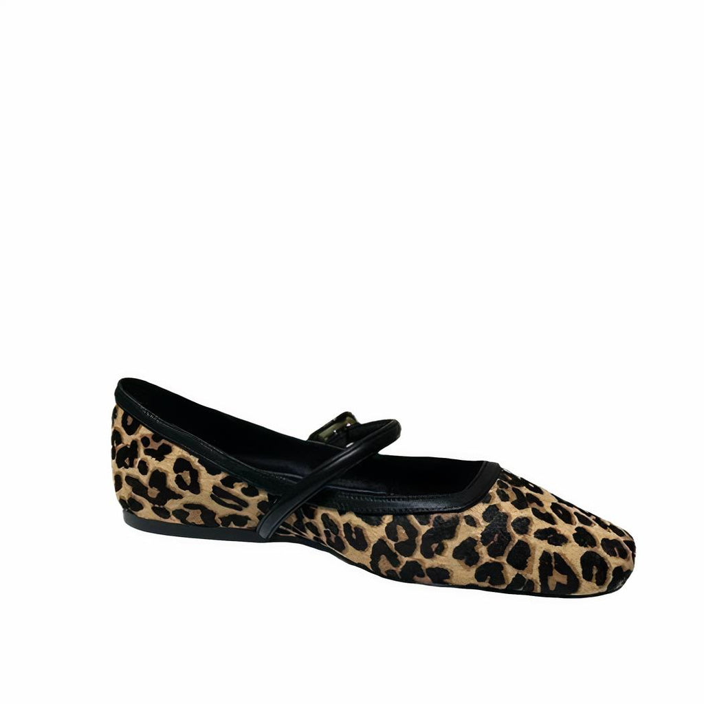 Ballerinaloafer med leopardmönster och gyllene spänne