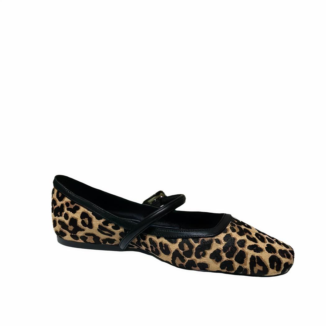Ballerinaloafer med leopardmönster och gyllene spänne