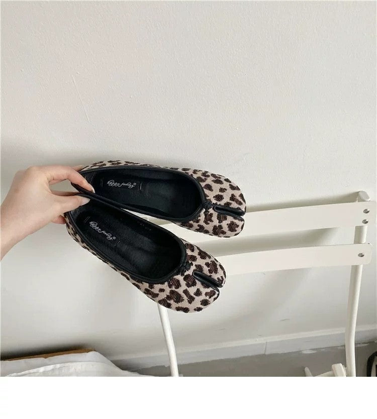 Platta leopardmönstrade ballerinor loafers tabi