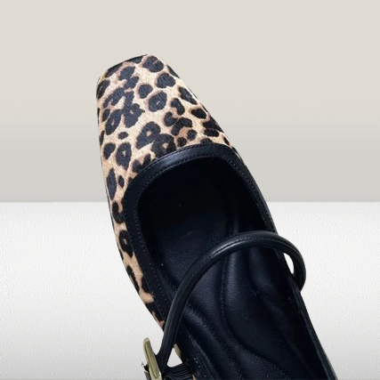 Ballerinaskor med mjuka remmar och leopardmönster, bild 3 av 6