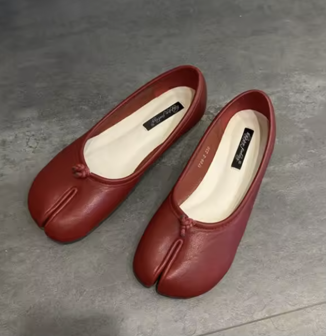 Platta röda ballerinor loafers tabi