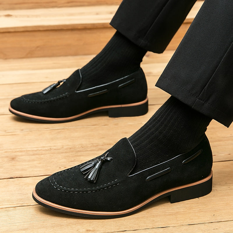 Avslappnade loafers i äkta mocka med tofsar för herrar, bild 5 av 8