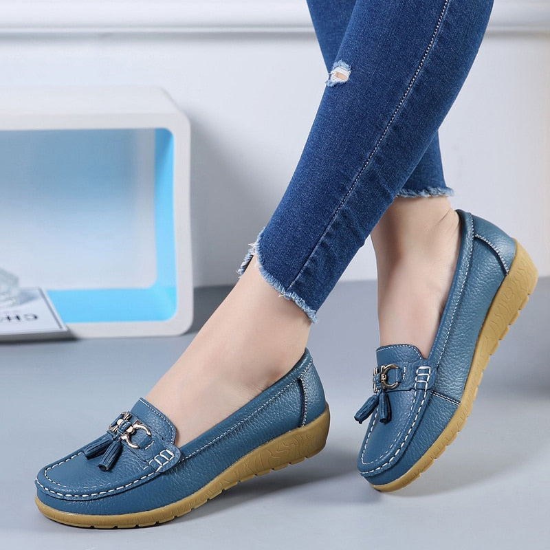 Blå tofs-loafers med båtskoinspiration för kvinnor