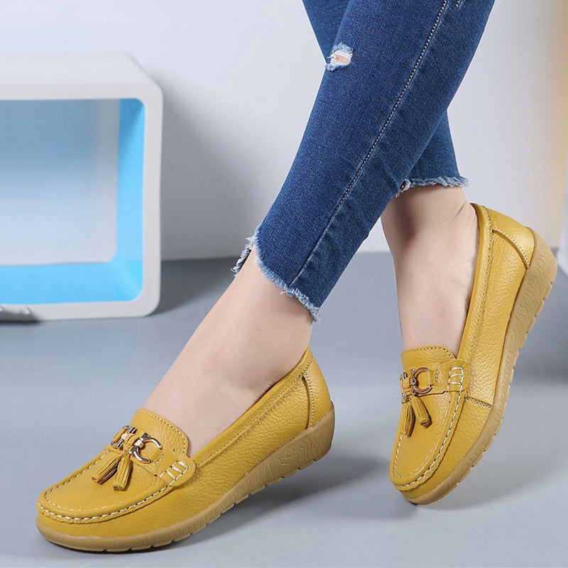 Gula tofs-loafers med båtskoinspiration för kvinnor