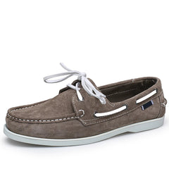 Båtloafers i mocka för herr med vita snören, Taupe