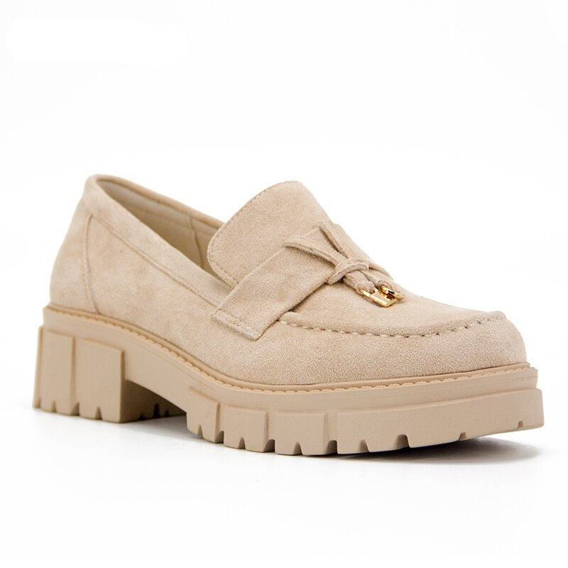 Beige loafers med tofs och tjock sula för dam, bild 2 av 6