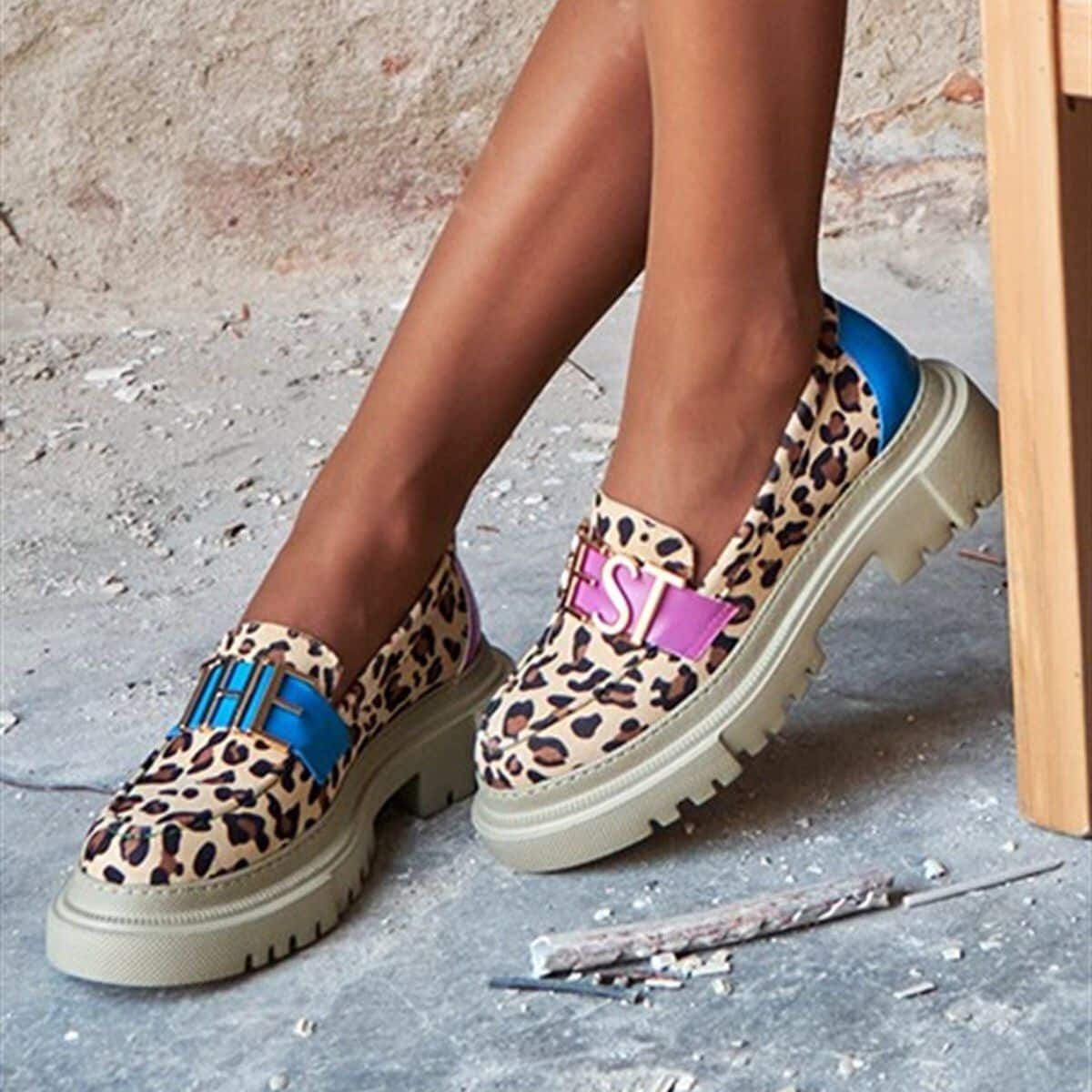 Beiga loafers med plattsula och leopardmönster, bild 2 av 5