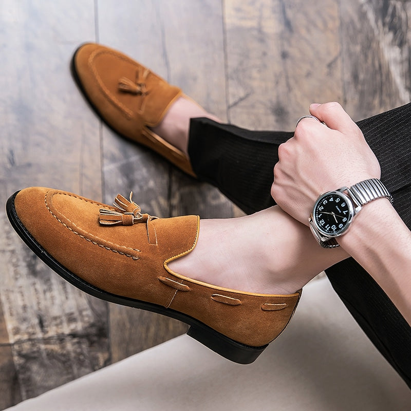 Loafers med tofsar i mockaeffekt kamelbeige, bild 2 av 9