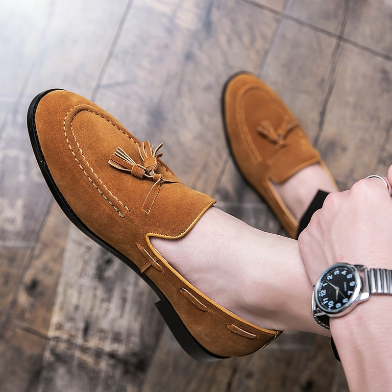 Loafers med tofsar i mockaeffekt kamelbeige, bild 3 av 9