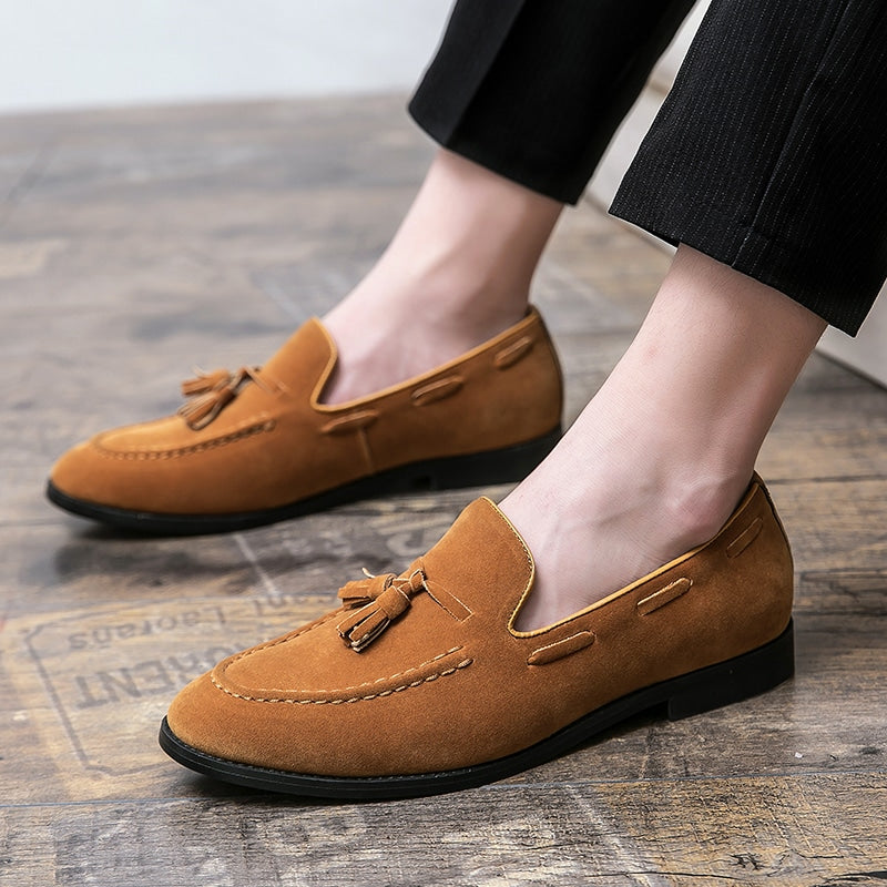 Loafers med tofsar i mockaeffekt kamelbeige, bild 4 av 9