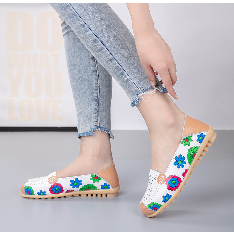 Loafers i läder med blommönster för dam, bild 4 av 9
