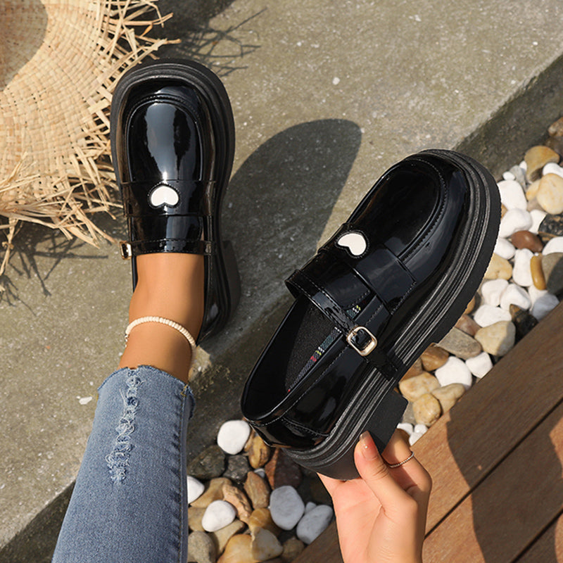 Lackläder loafers för dam med hjärtdesign, bild 3 av 8