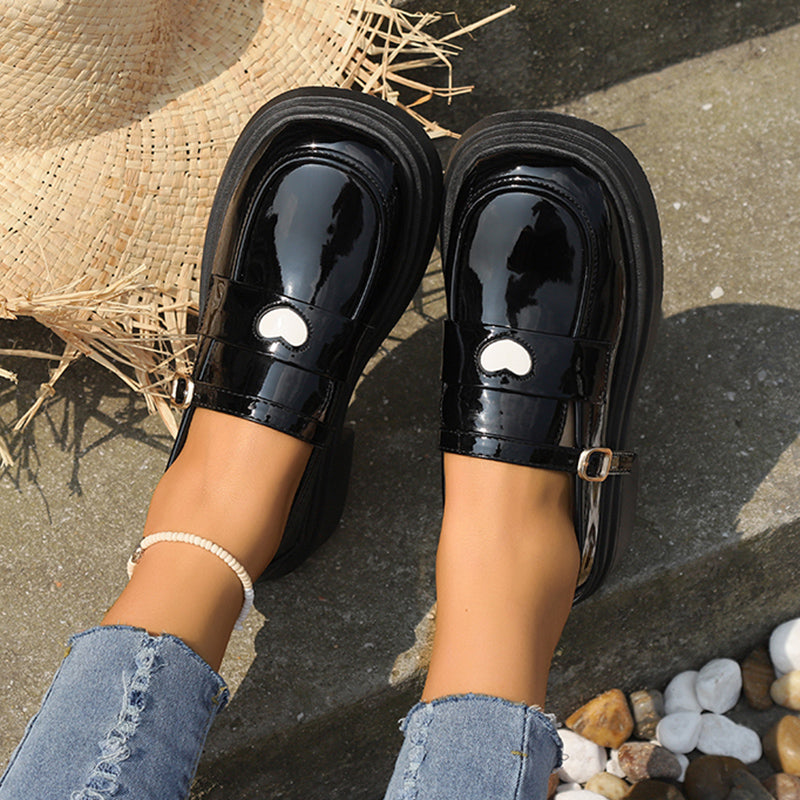 Lackläder loafers för dam med hjärtdesign, bild 5 av 8
