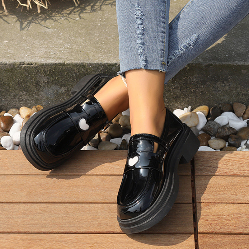 Lackläder loafers för dam med hjärtdesign, bild 8 av 8