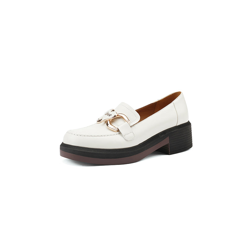 Vita loafers i läder med klack och tjock sula för dam