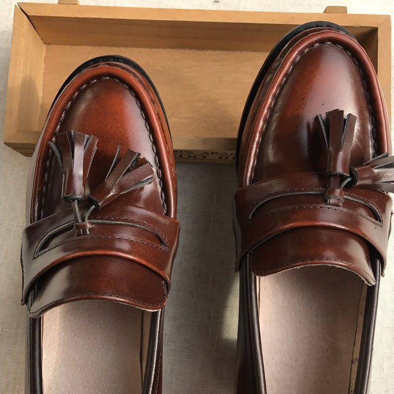 Loafers i läder med mellanhög klack för dam, bild 4 av 9