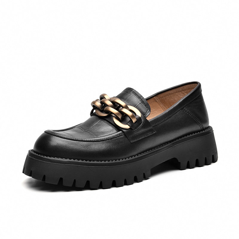 Läder svarta loafers med metalkedja för kvinnor