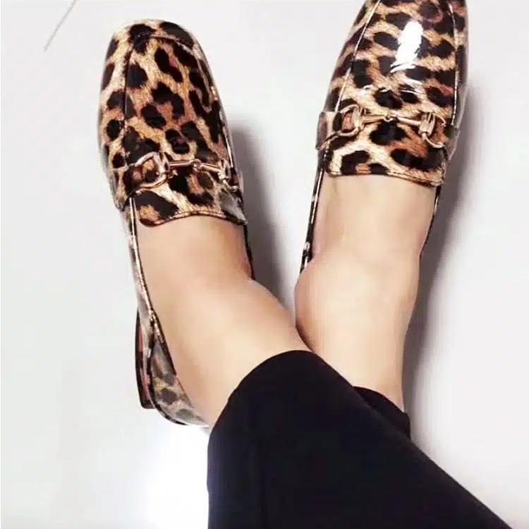 Damloafers med fyrkantig klack i leopardlack, bild 5 av 6
