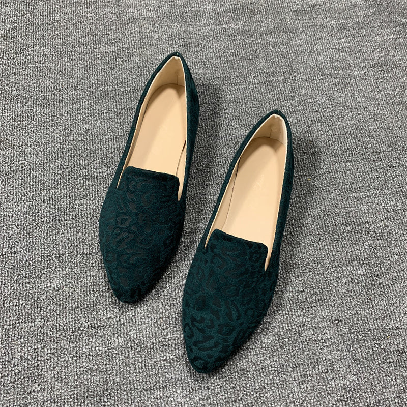 Svarta loafers med leopardmönster och spetsig tå för dam
