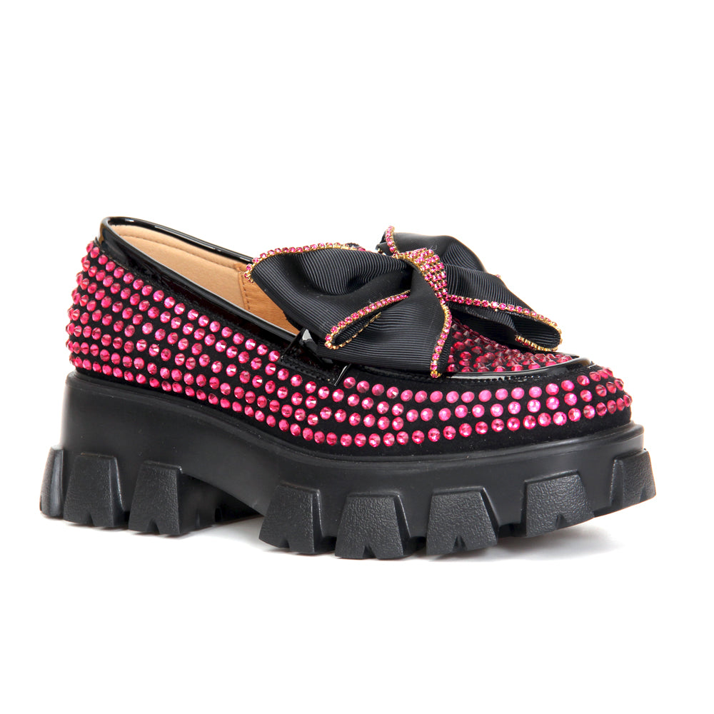Damloafers med rosa strass, fjäril och plattform med vit bakgrund