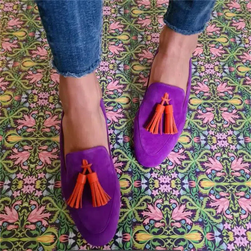 Färgglada violetta damloafers med tofsar och platt klack