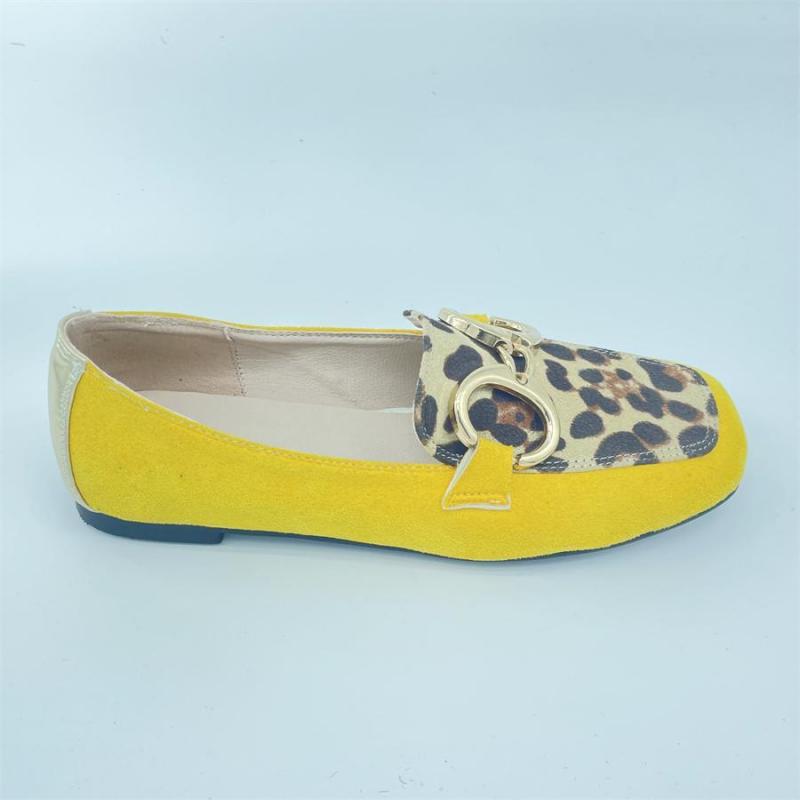Gula platta loafers med leopardmönster och guldspänne för dam, bild 2 av 5