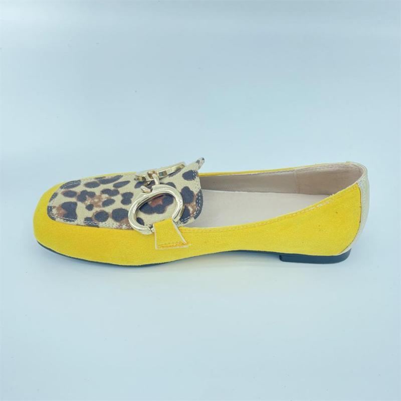 Gula platta loafers med leopardmönster och guldspänne för dam, bild 4 av 5