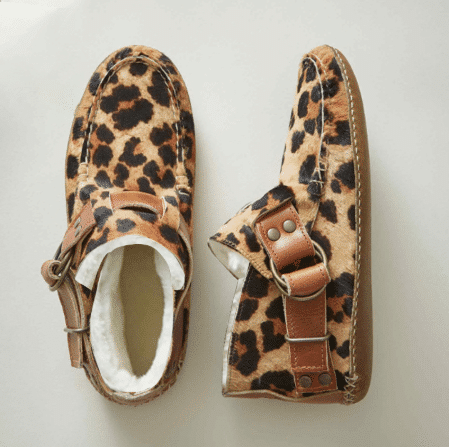 Fodrade indiska leopardmönstrade loafers med spänne
