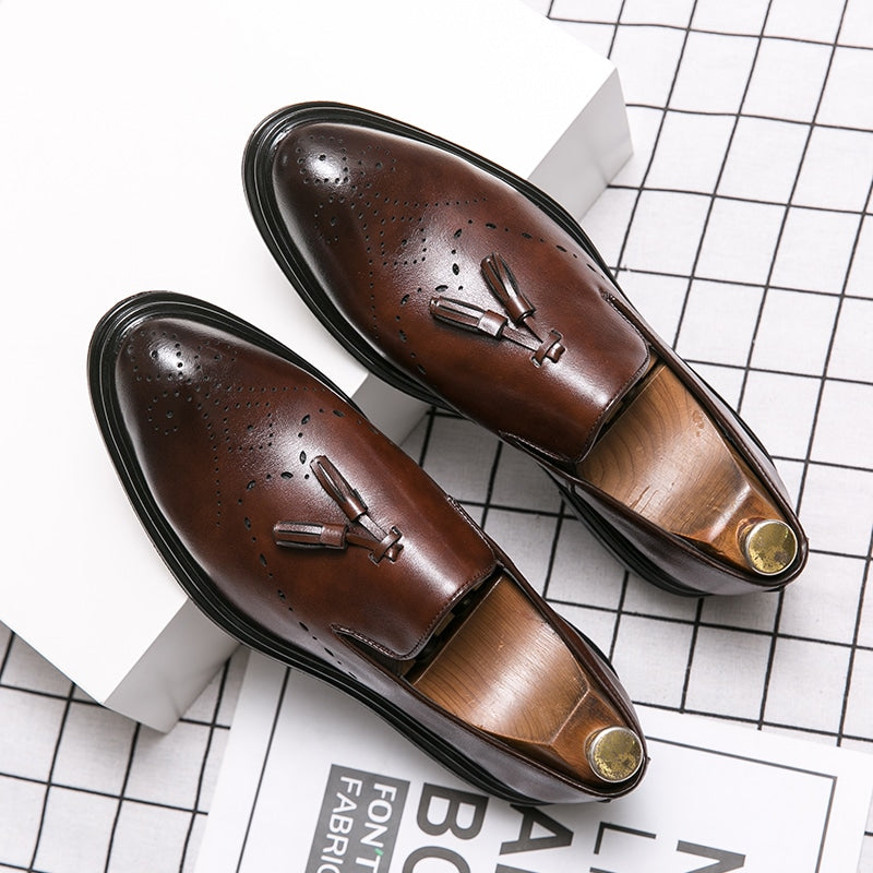 Klassiska bruna loafers med tofsar för herr