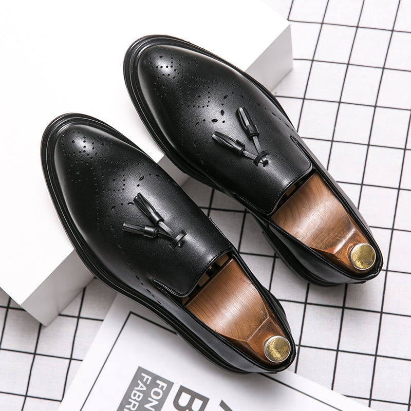 Klassiska svarta loafers med tofsar för herr