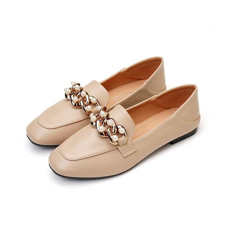 Klassiska platta beige loafers med vita pärlor för dam