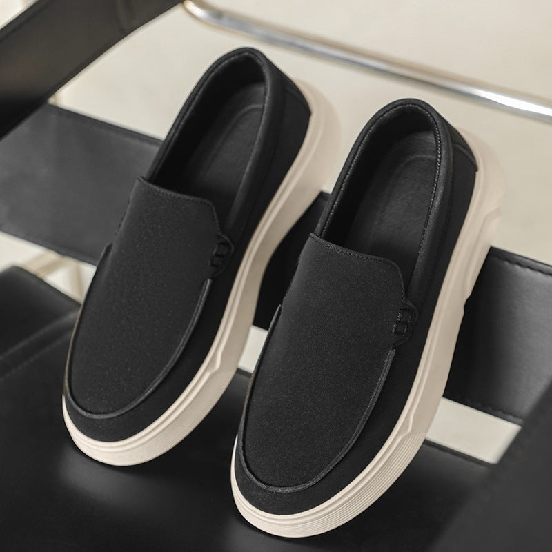 Gräddvita loafers för herr med bekväm plattformssula, svart