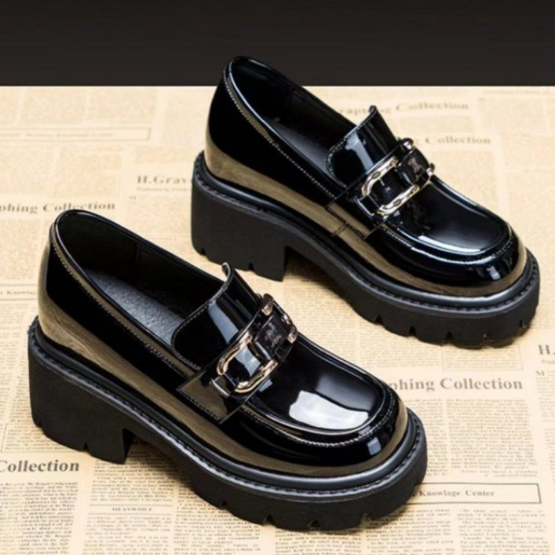 Lackade loafers med klack och tjock sula, bild 6 av 7