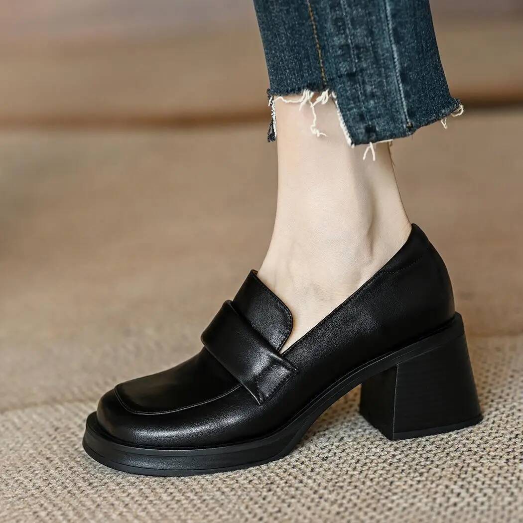 Bruna loafers för dam, framifrån