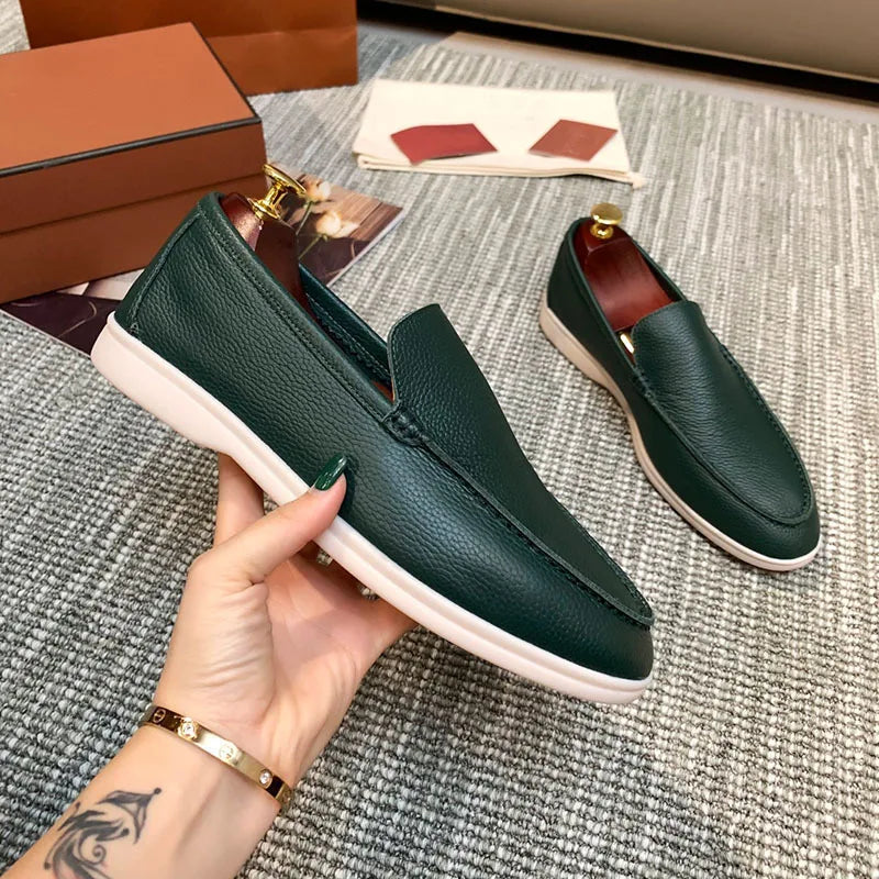 Loafers för herr i konstläder i färgen vinröd