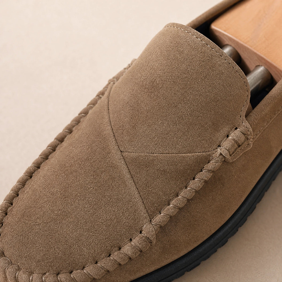 Loafers med mockaeffekt för herr och synliga sömmar, kamel Bild