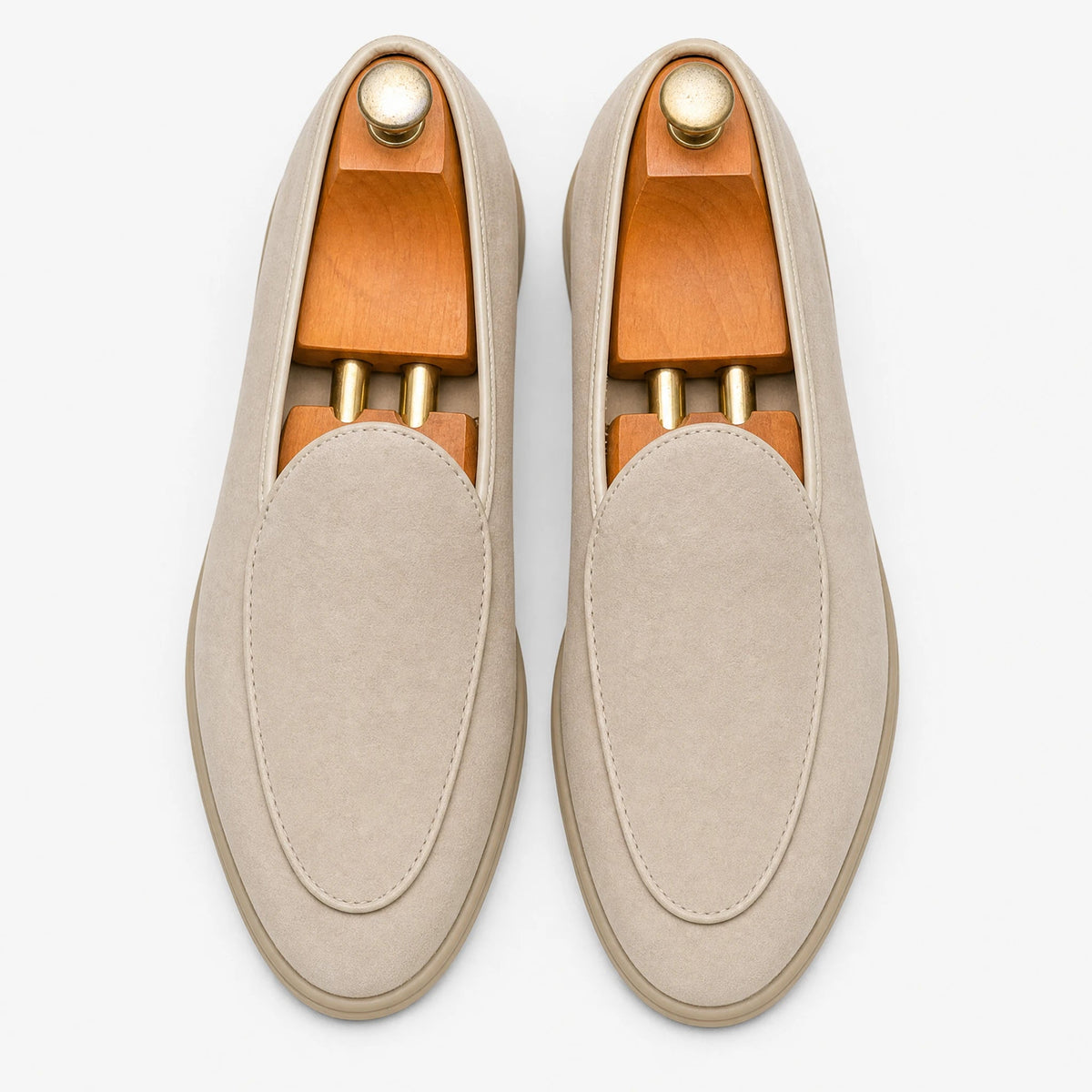 Herrloafers i syntetisk mocka, gräddvit