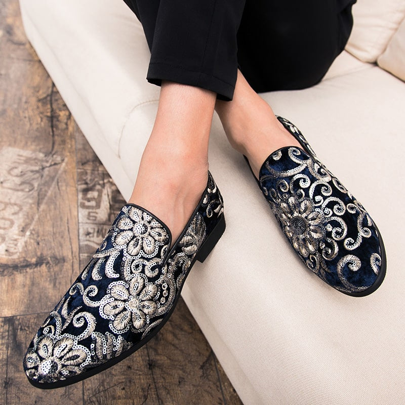 Loafers med glansigt sammeteffekt, blomsterbroderi och paljetter, bild 4 av 11