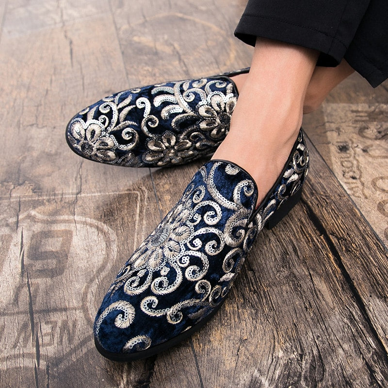 Loafers med glansigt sammeteffekt, blomsterbroderi och paljetter, bild 5 av 11