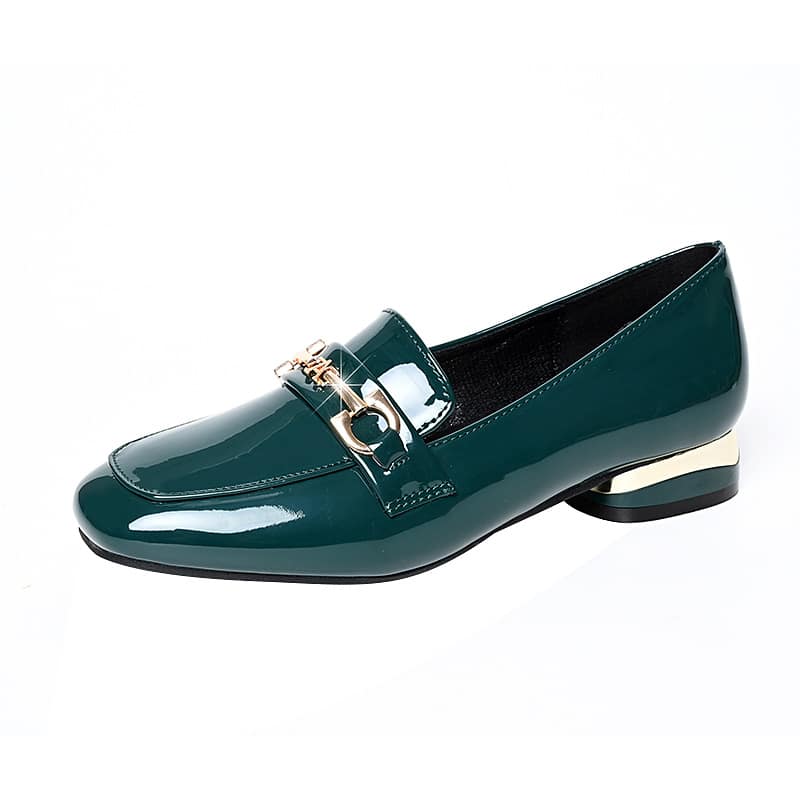 Loafers med klack i lackat läder, bild 5 av 6