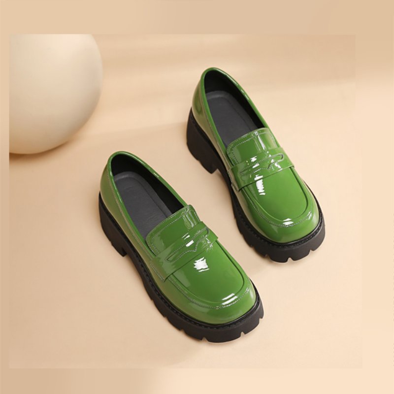 Loafers med lackad läderlook och tjock sula, bild 10 av 20