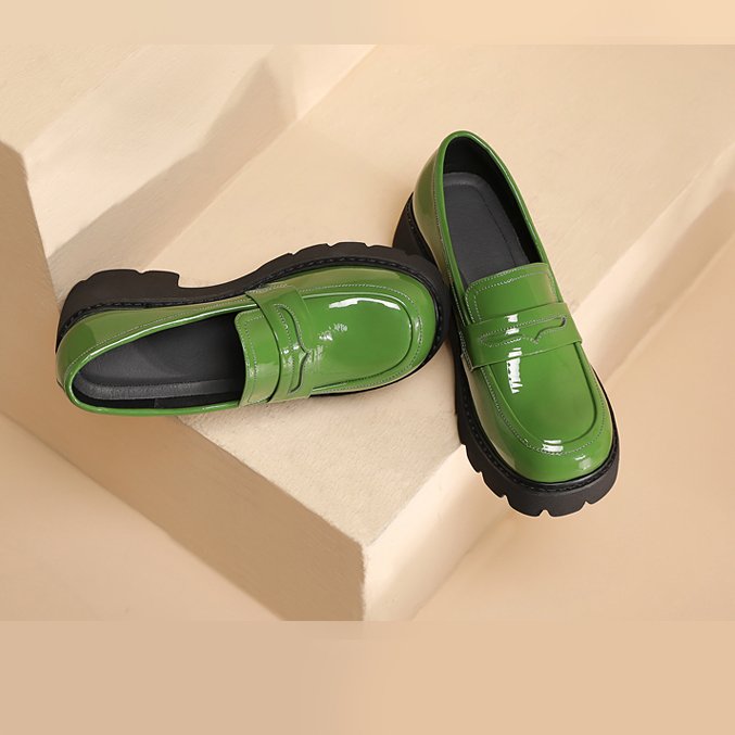 Loafers med lackad läderlook och tjock sula, bild 11 av 20