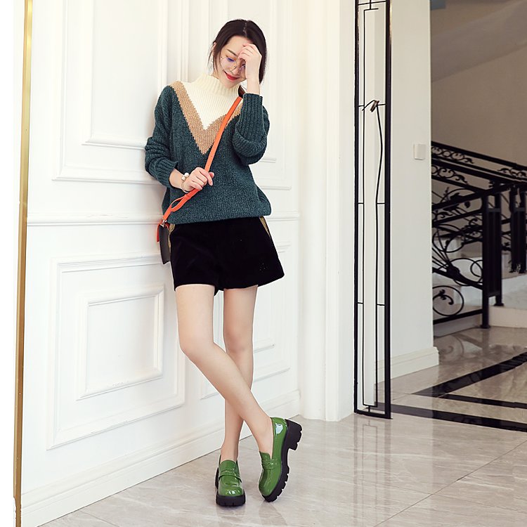 Loafers med lackad läderlook och tjock sula, bild 16 av 20
