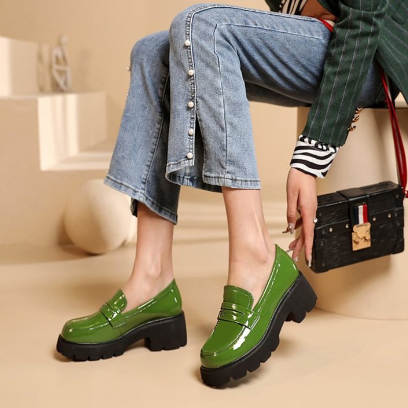 Loafers med lackad läderlook och tjock sula, bild 4 av 20