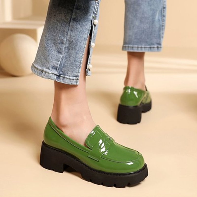 Loafers med lackad läderlook och tjock sula, bild 5 av 20